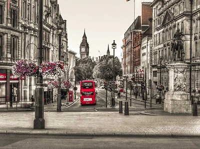 Assaf Frank - Streets of London city with double decker bus, UK