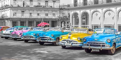 Assaf Frank - Traditional cuban cars parked row by the road Havava, Cuba, FTBR 1849