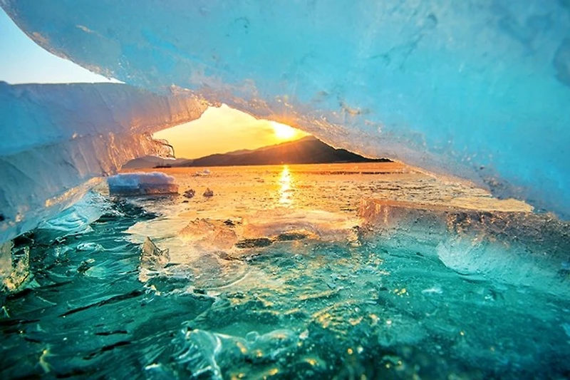 Margaretha Sayuri - Ice at Sunrise Winter