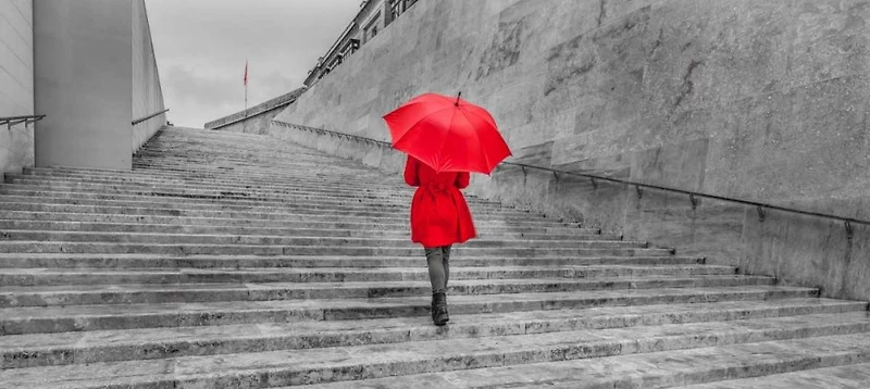 Assaf Frank - Tourist with red umbrella
