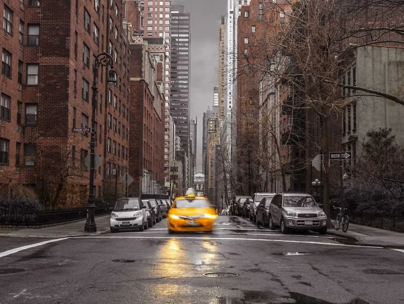 Assaf Frank - Streets of Manhattan with cars, New York City
