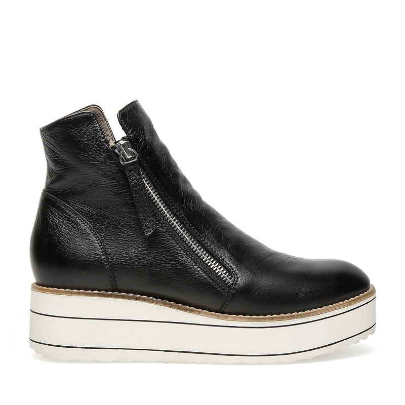 Nene Boot Black/White