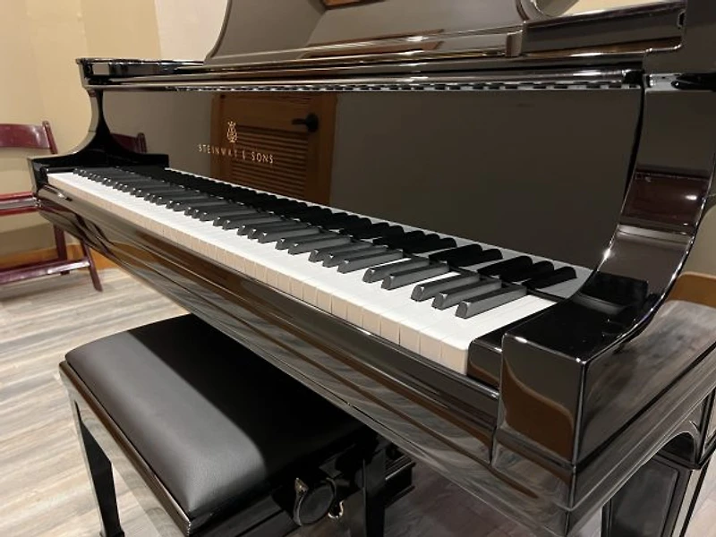 Steinway & Sons Model B