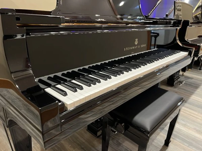Steinway & Sons Model B