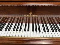 Steinway & Sons Model M (Louis XVI)