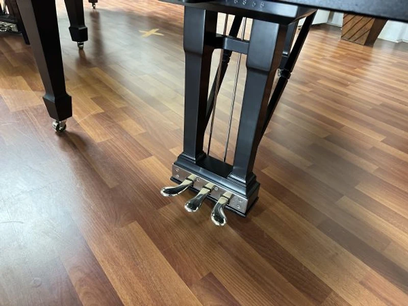 Steinway & Sons Model M