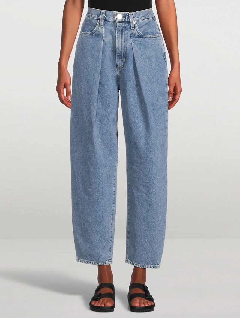 Pleat Curve High-Waisted Jeans