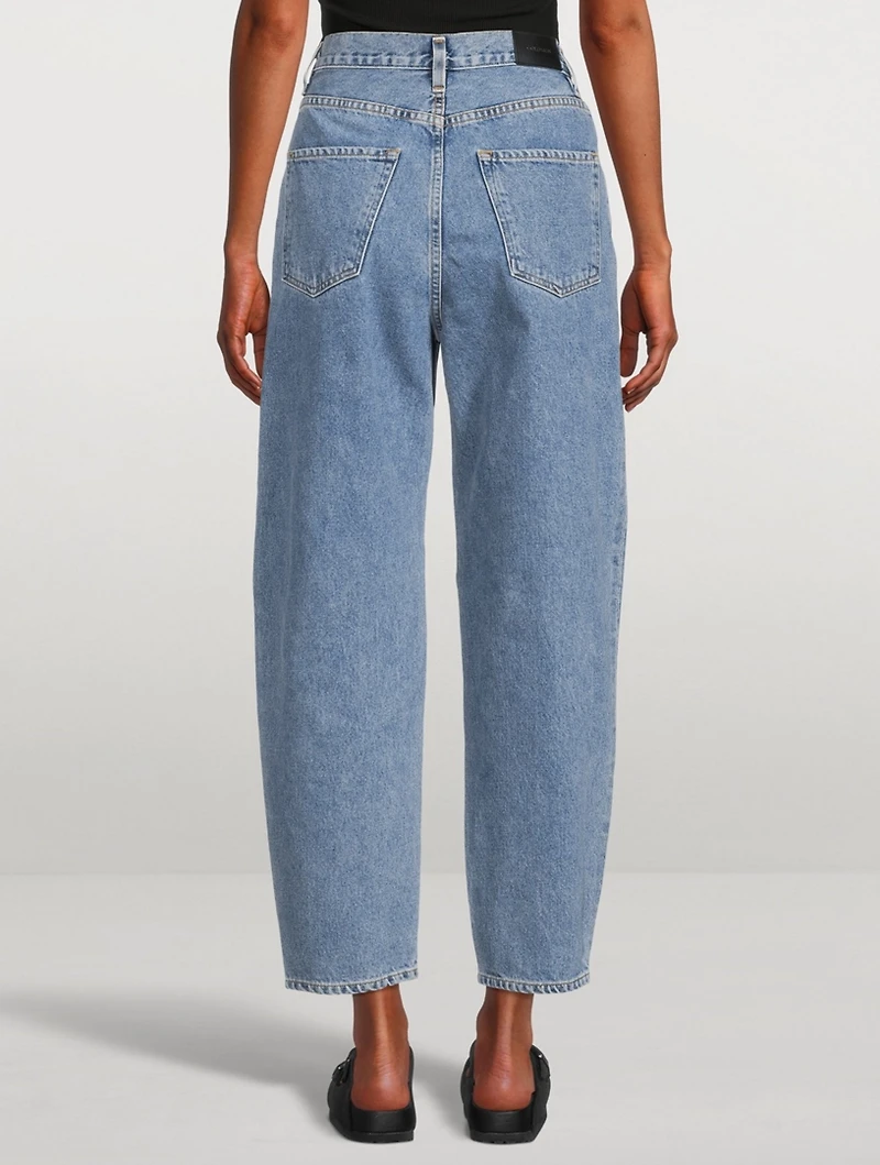 Pleat Curve High-Waisted Jeans