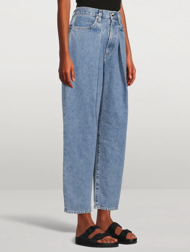 Pleat Curve High-Waisted Jeans