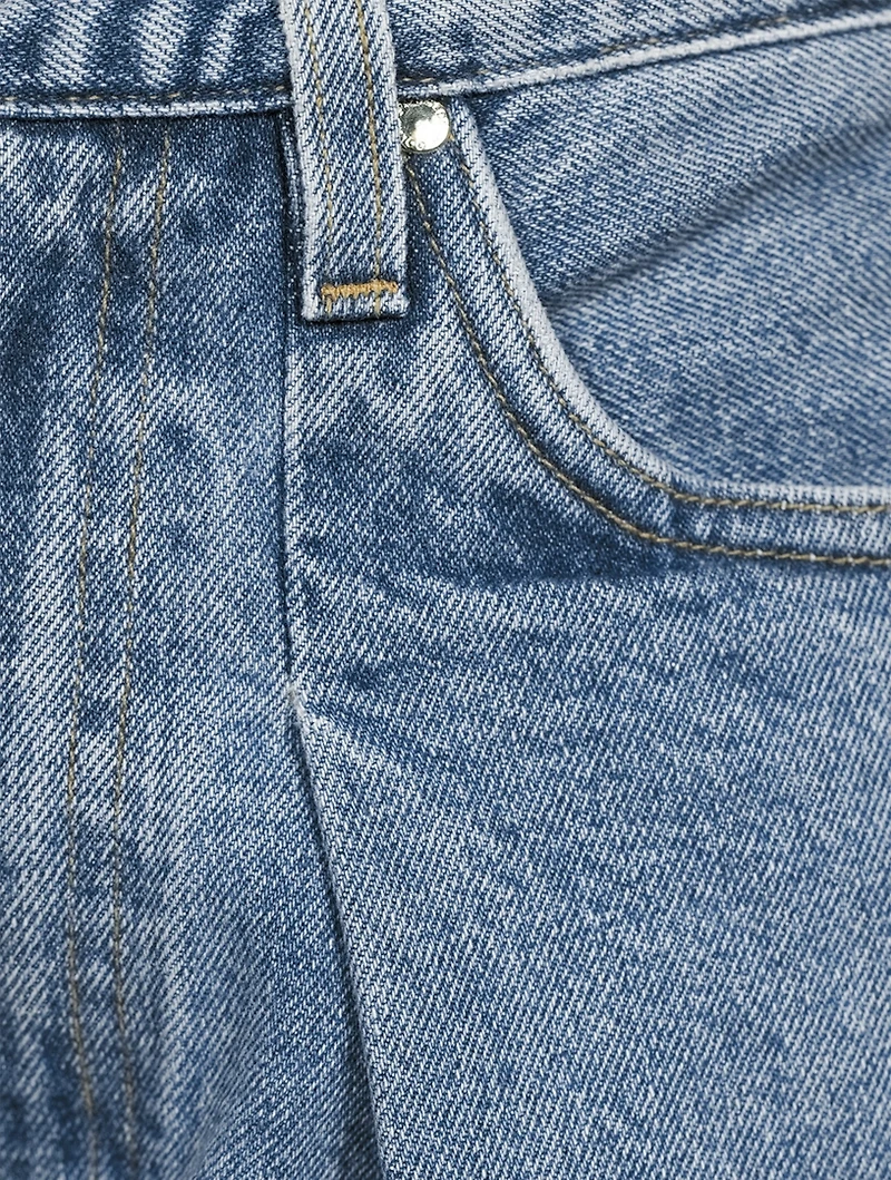 Pleat Curve High-Waisted Jeans