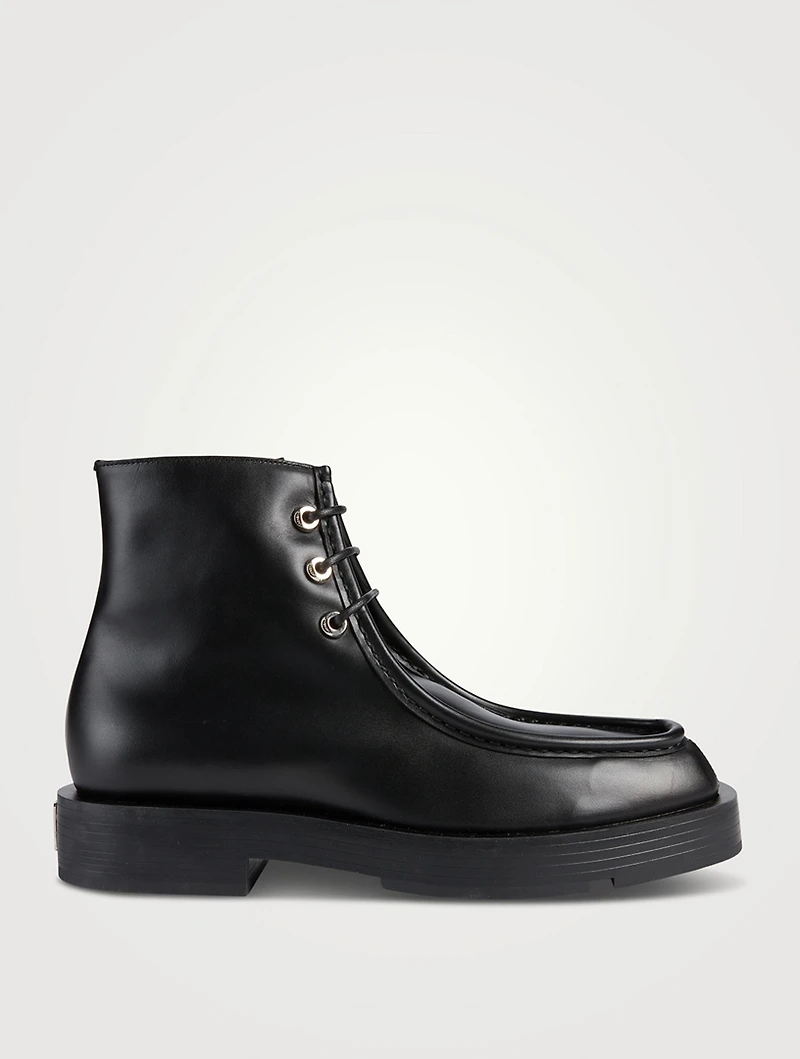 Squared Leather Chukka Boots