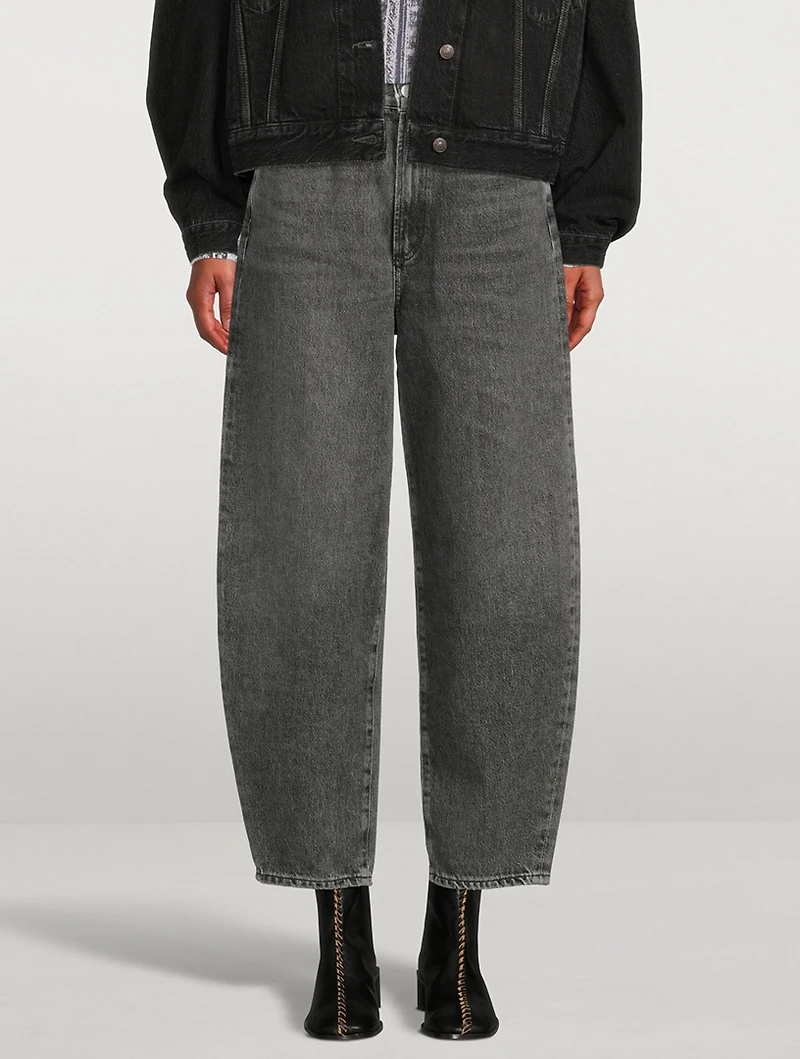 Balloon Curved Ultra High-Waisted Jeans