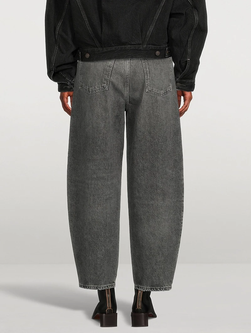 Balloon Curved Ultra High-Waisted Jeans