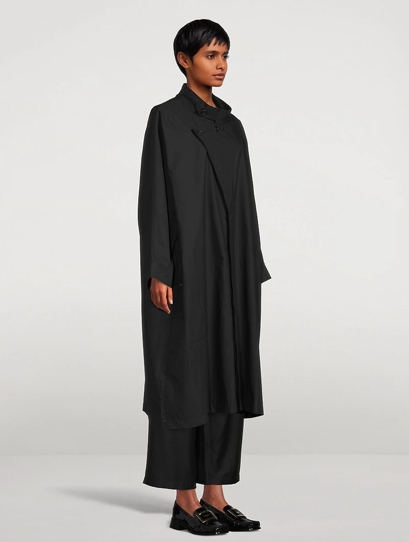 Extra-Wide Sloped Shoulder Raincoat