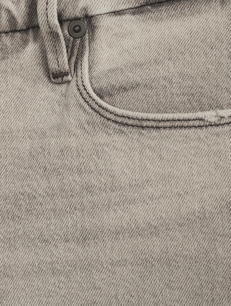 Weekender High-Waisted Jeans With Fray Hem
