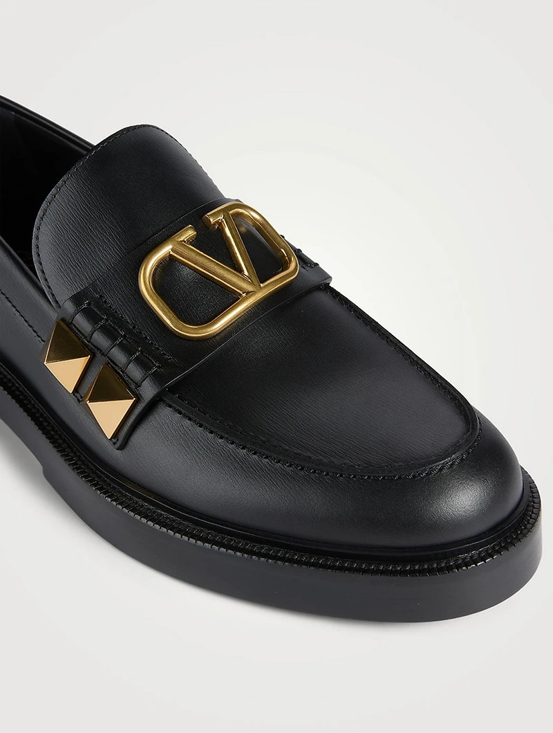 Stud Sign Leather Loafers