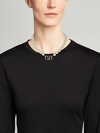 Faux Pearl Necklace With VLOGO
