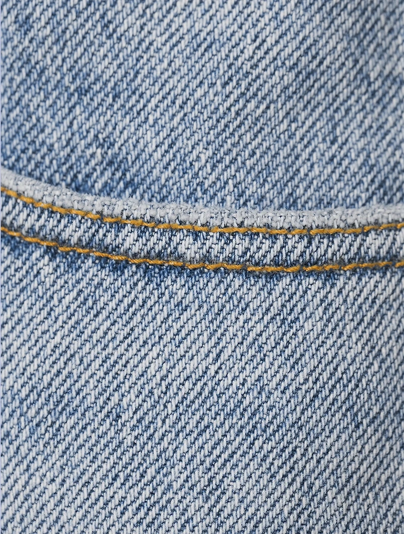 V-Front Relaxed Jeans