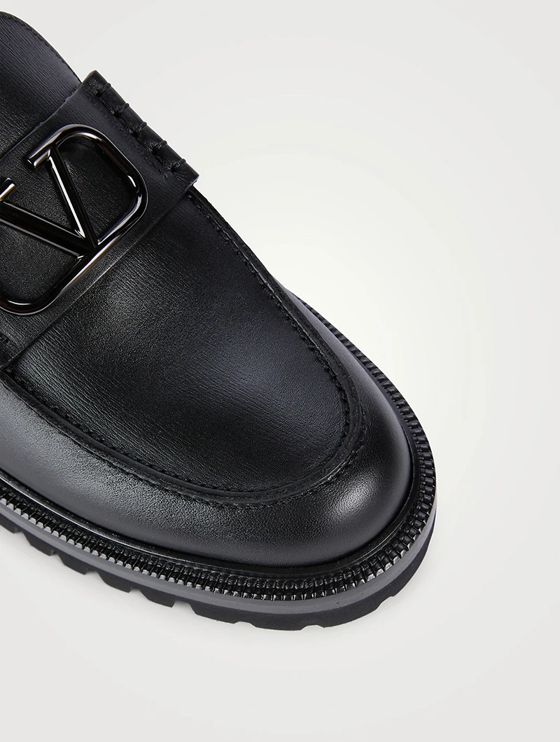VLogo Signature Leather Loafers