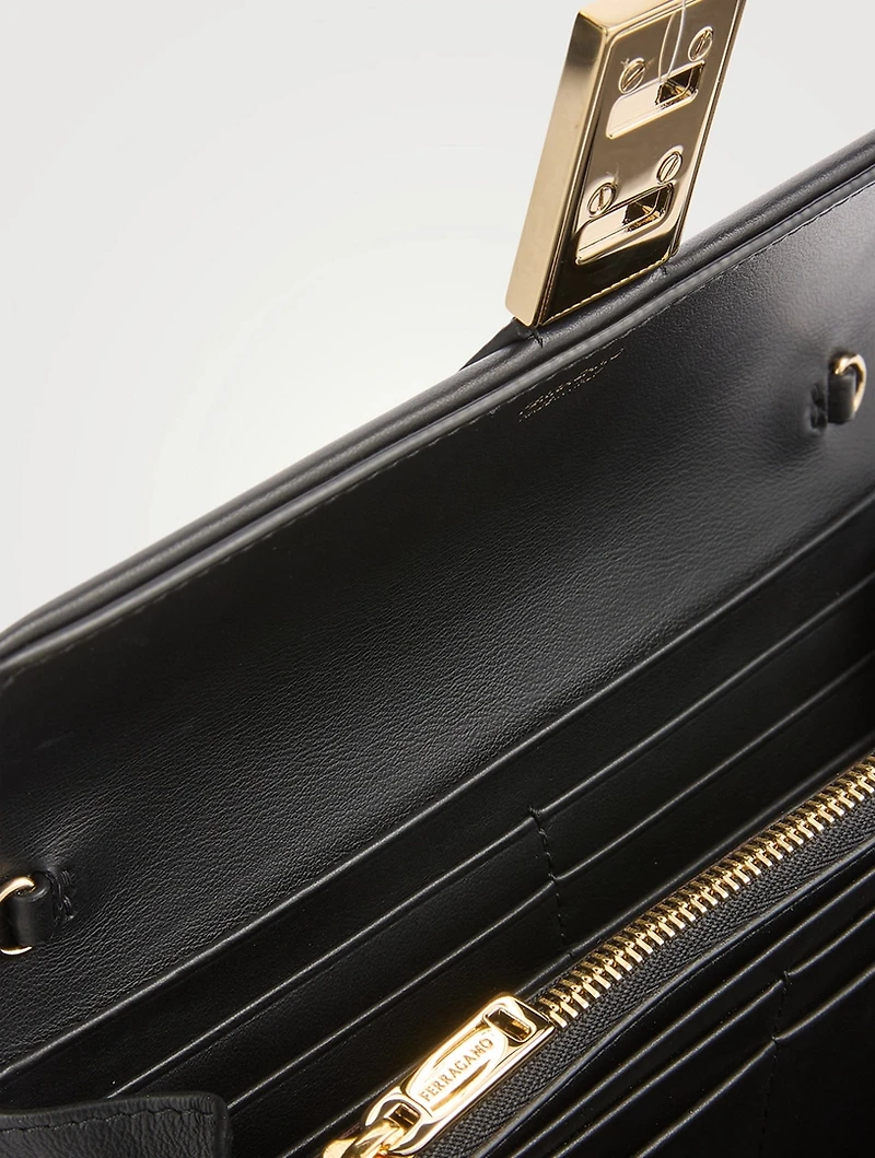 Hug Leather Wallet-On-Chain