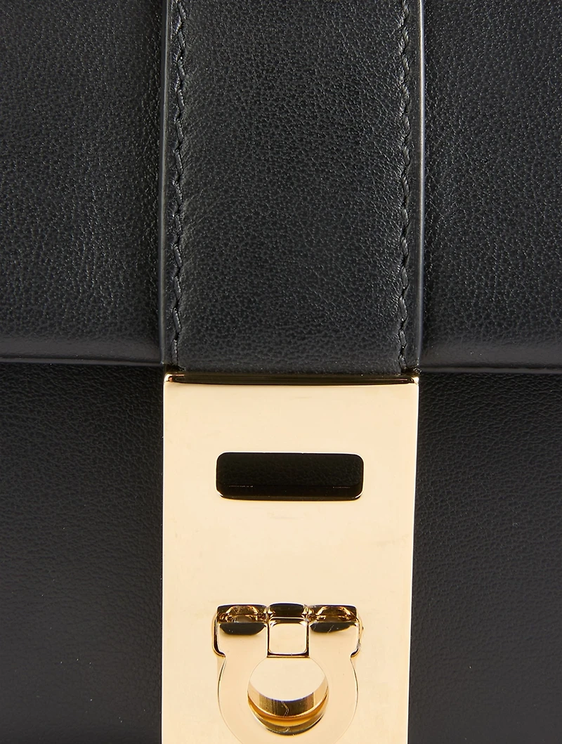 Hug Leather Wallet-On-Chain