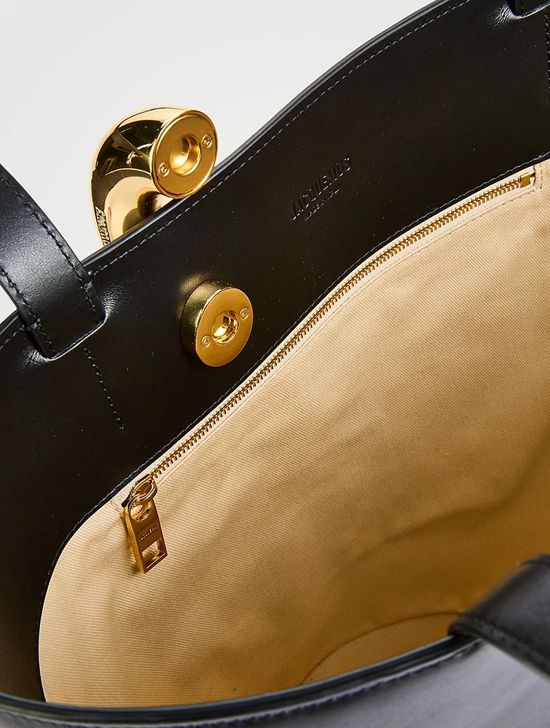 Le Moyen Bambola Leather Bucket Bag