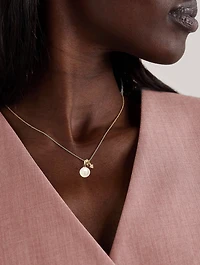 14K Gold Swirl Pendant Necklace With Diamond