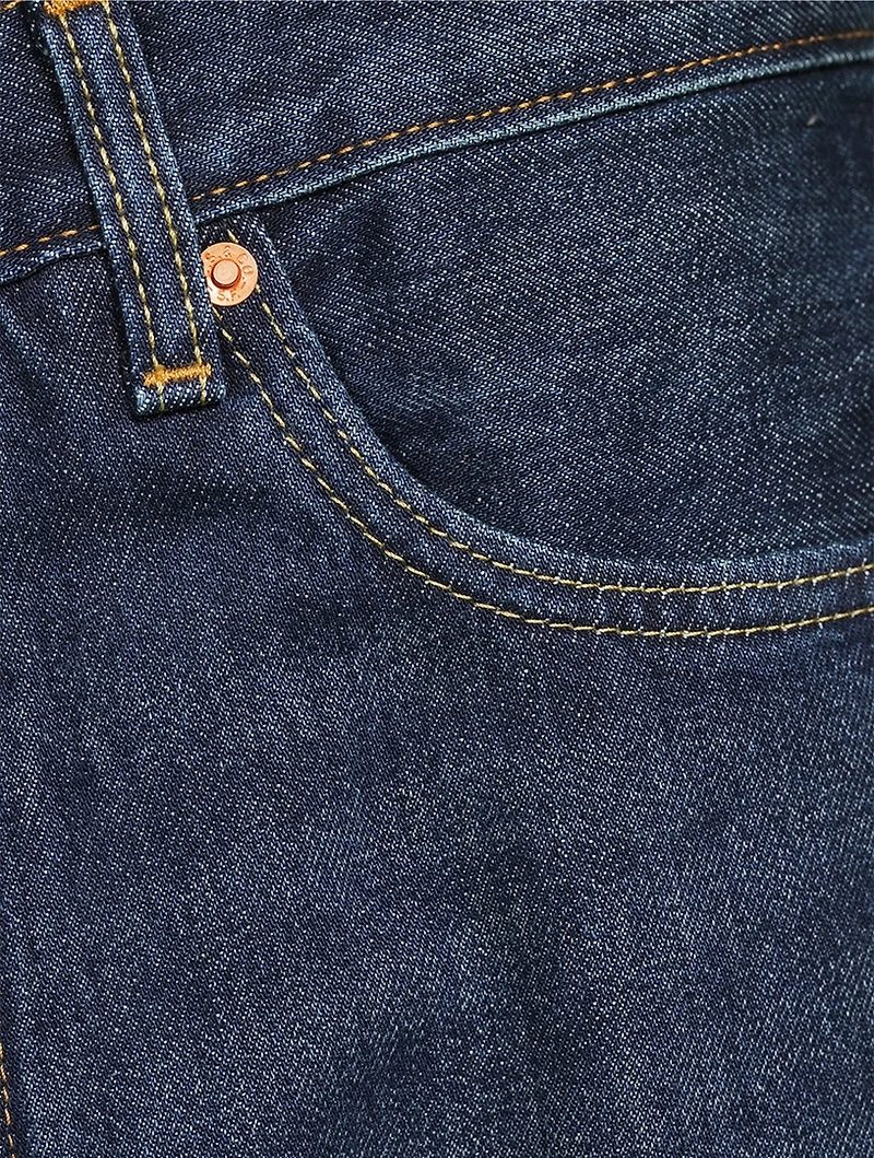 555 Relaxed Straight-Leg Jeans