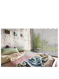 Socrate Throw Blanket