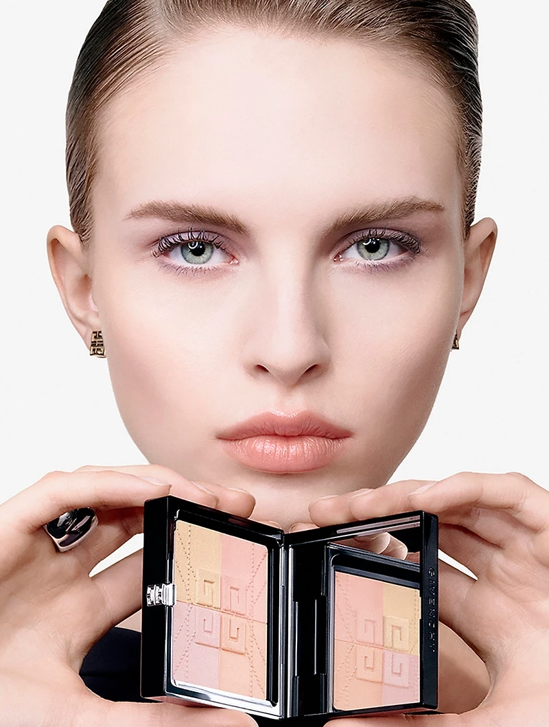 Prisme Libre Ultra-Blurring & Colour-Correcting Pressed Powder