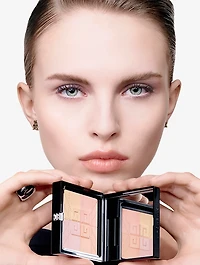 Prisme Libre Ultra-Blurring & Colour-Correcting Pressed Powder