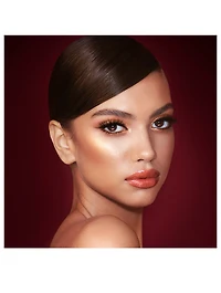 The Queen Of Glow Look