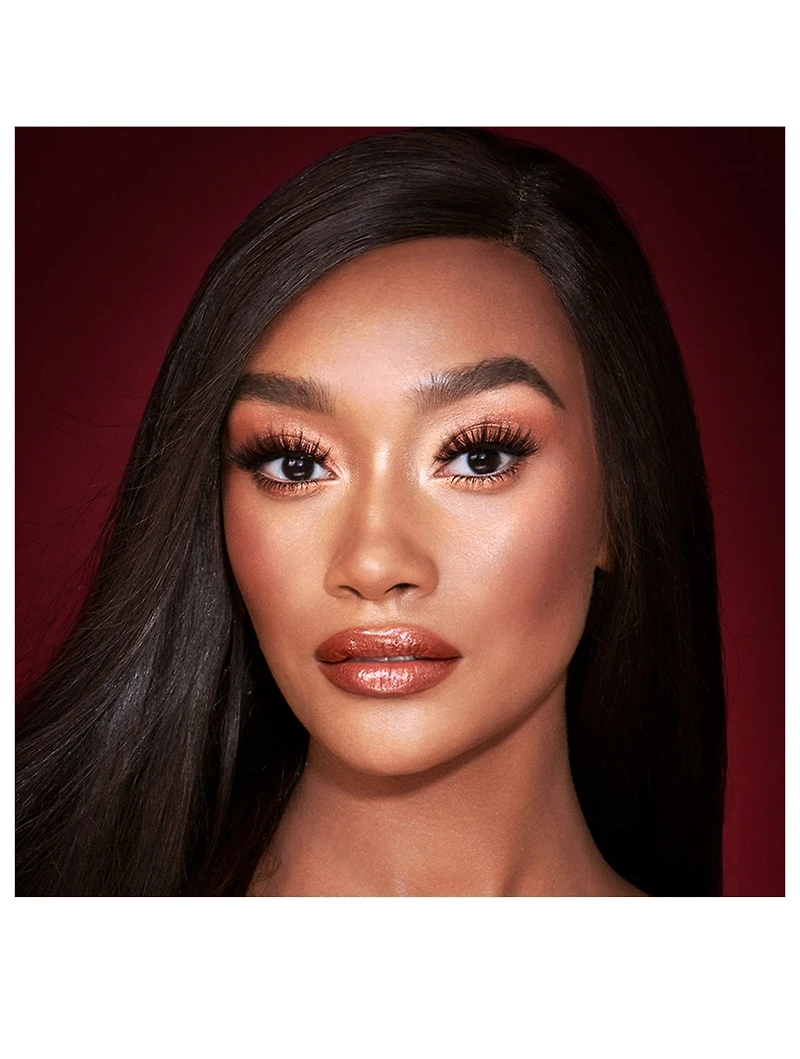 The Queen Of Glow Look
