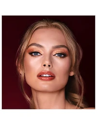 The Queen Of Glow Look