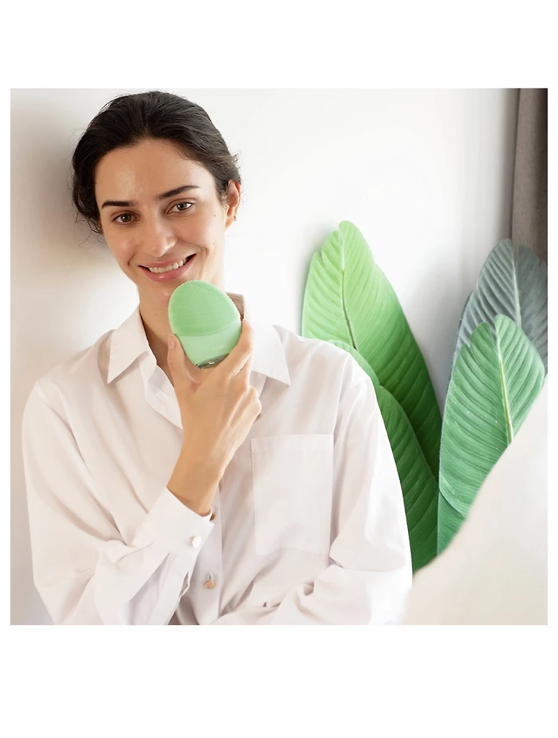 LUNA™ 4 Facial Cleansing & Firming Massage for Combination Skin