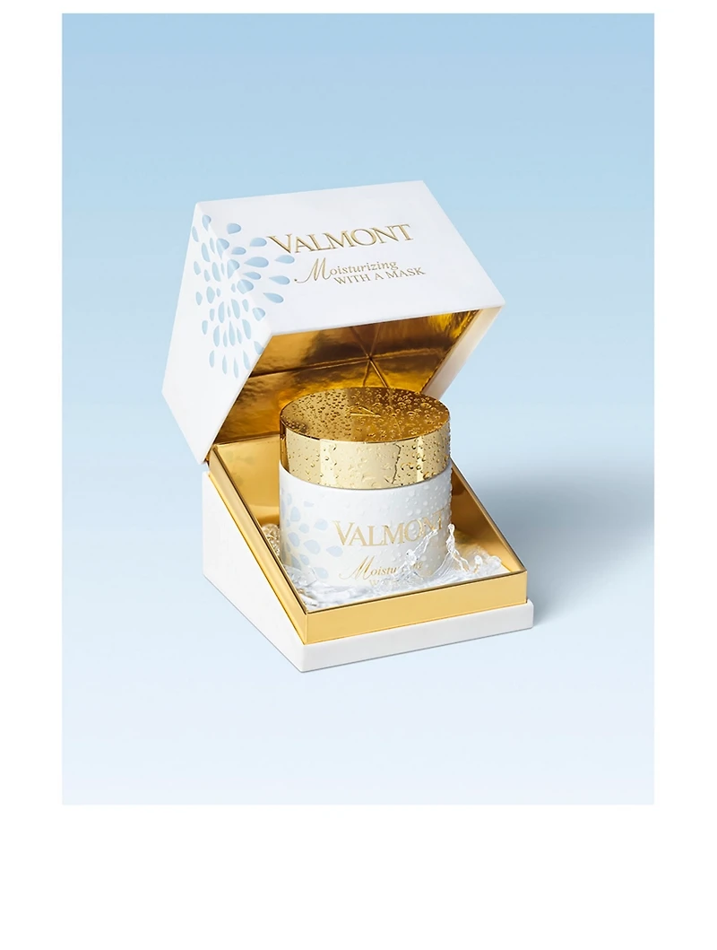 Moisturizing With A Mask - Limited Edition