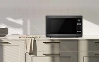 Panasonic NNSC688SC Four à micro-ondes Genius Mid Size 1200W Inverter, 7 menus de cuisson automatique, sécurité enfants, noir inoxydable