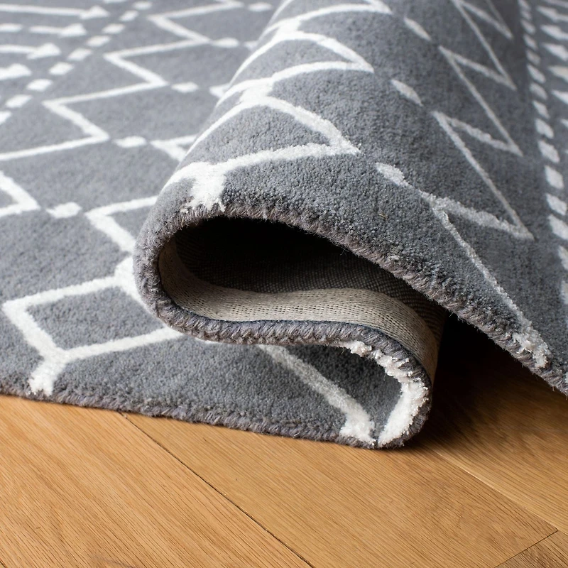 Safavieh Himalaya Darin Geometric Area Rug