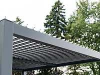 Pergola Vikos 10x10 en aluminium et persiennes en acier galvanisées