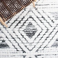 SAFAVIEH Moroccan Gracelyn Diamond Tassel Shag Area Rug
