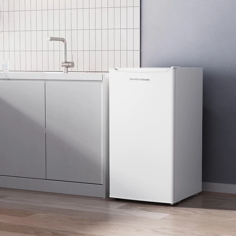 Hamilton Beach Mini Réfrigérateur 3,3 pi³ avec compartiment congélateur, réfrigérateur compact à porte simple, Energy Star, porte réversible, Blanc