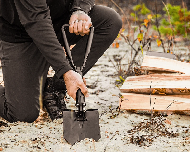Pelle pliante Coghlan's — outil de tranchée léger et repliable pour le camping et la survie