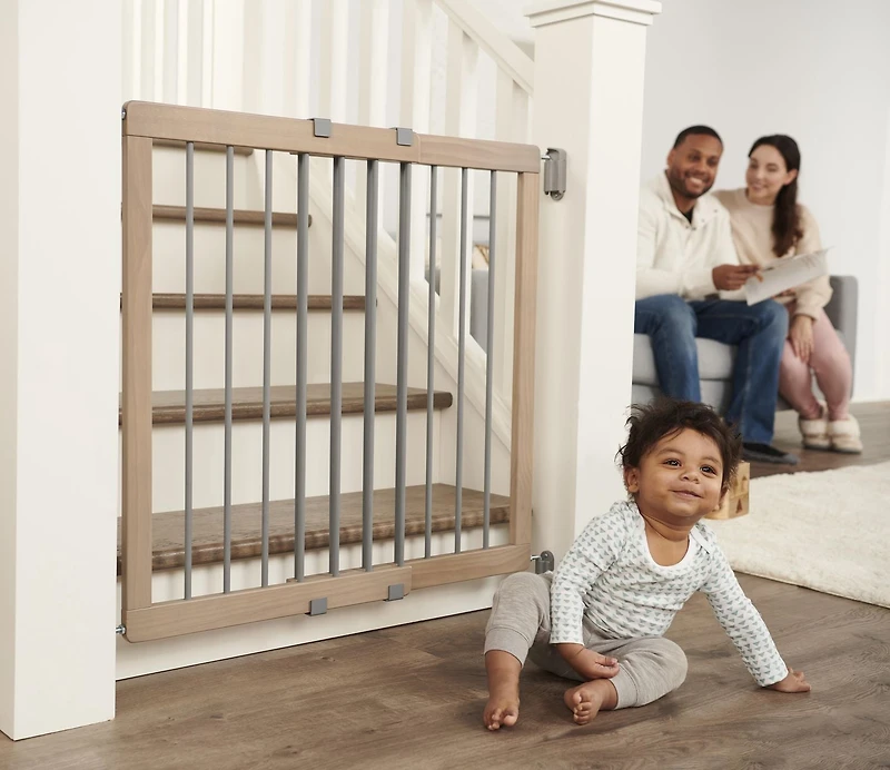 Regalo Wooden Stairway Gate