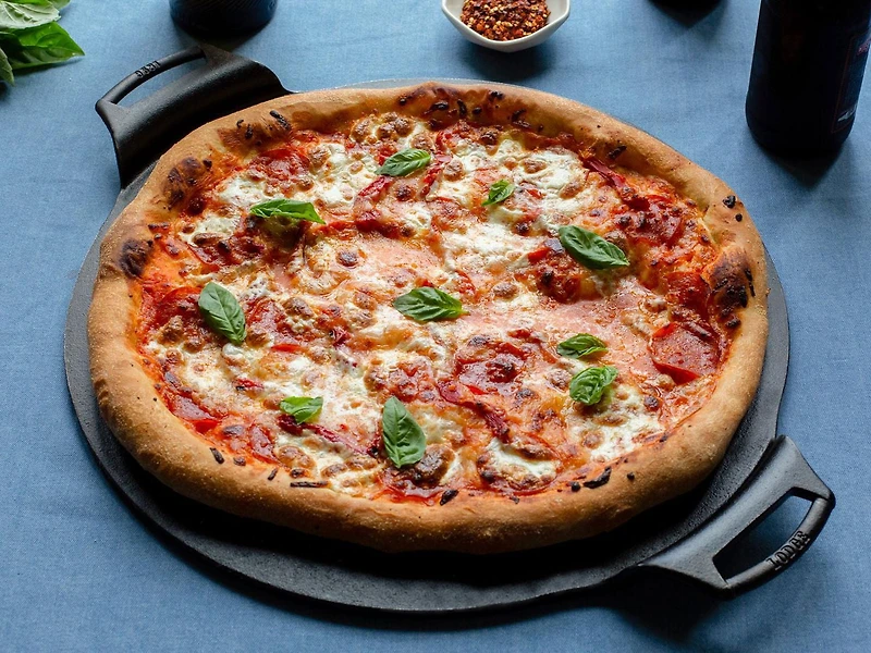 Lodge 15 Inch Seasoned Cast Iron Pizza Pan