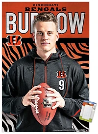 NFL Cincinnati Bengals - Joe Burrow Pose 20 Wall Poster, 14.725" x 22.375" Framed