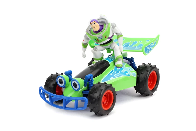 Voiture télécommandée Toy Story Turbo Buggy RC Buzz Lightyear à l'échelle 1/24 avec fonction Turbo Boost, fréquence 2,4 GHz et batterie rechargeable par USB, fabriquée par Jada Toys.