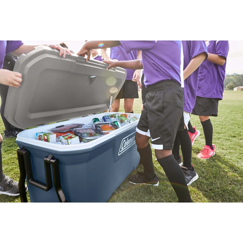Coleman Classic Series 100-Quart Wheeled Camping Cooler, 94.6 L / 160 Can Capacity, Leak-Resistant Outdoor Hard Cooler Keeps Ice up to 5 Days