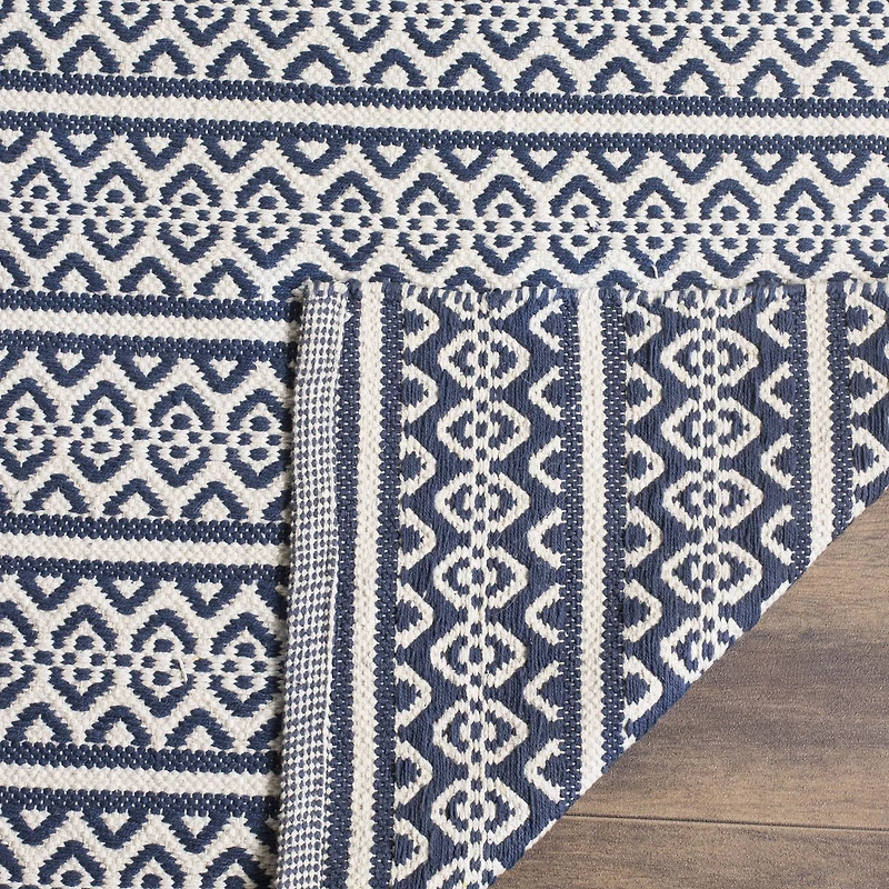 Safavieh Montauk Randall Geometric Stripes Area Rug