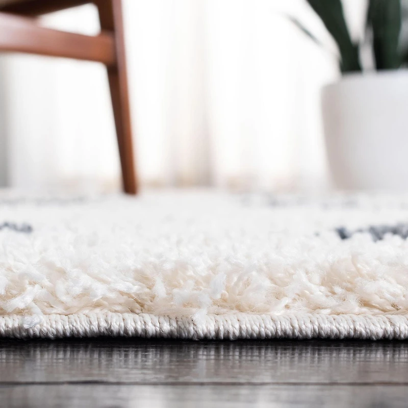 Safavieh Venus Carleen Chevron Shag Area Rug