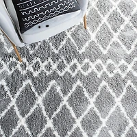 SAFAVIEH Berber Avery Geometric Diamonds Shag Area Rug